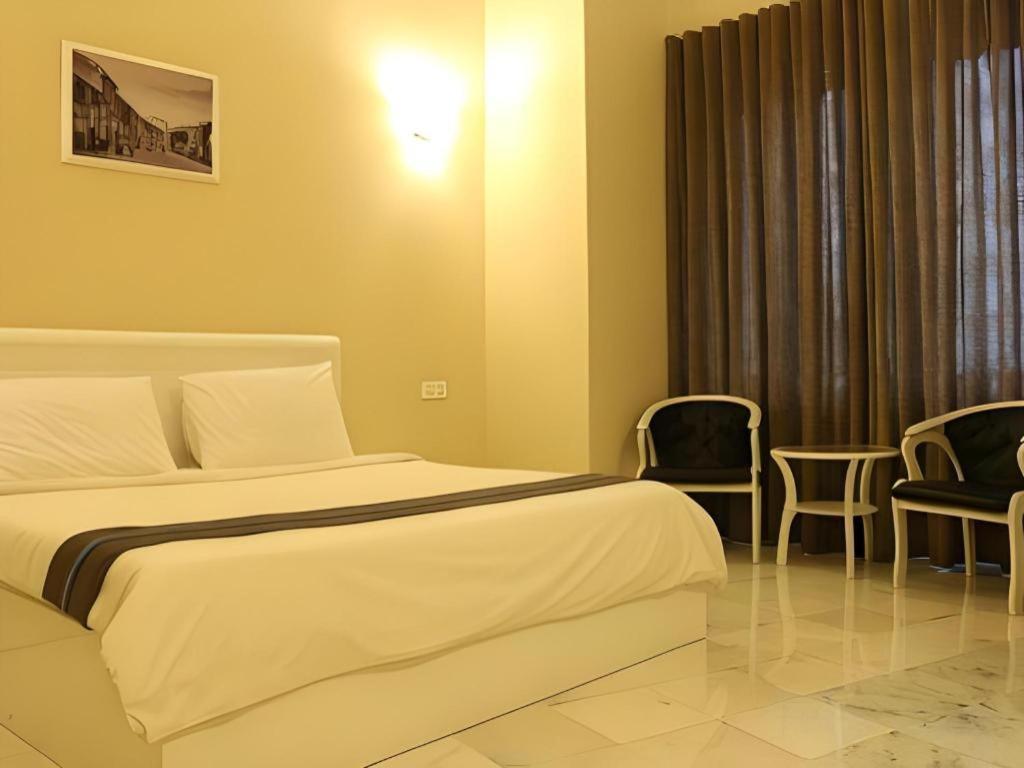 Stallions Suites Penang Jelutong Exteriör bild
