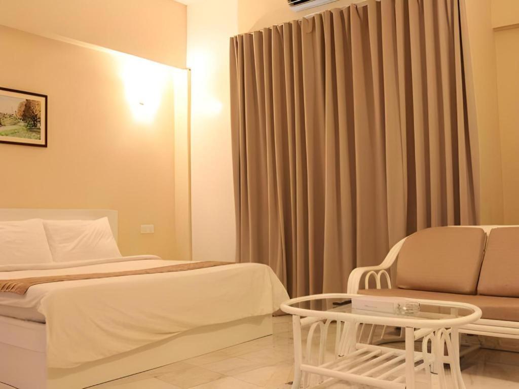 Stallions Suites Penang Jelutong Exteriör bild