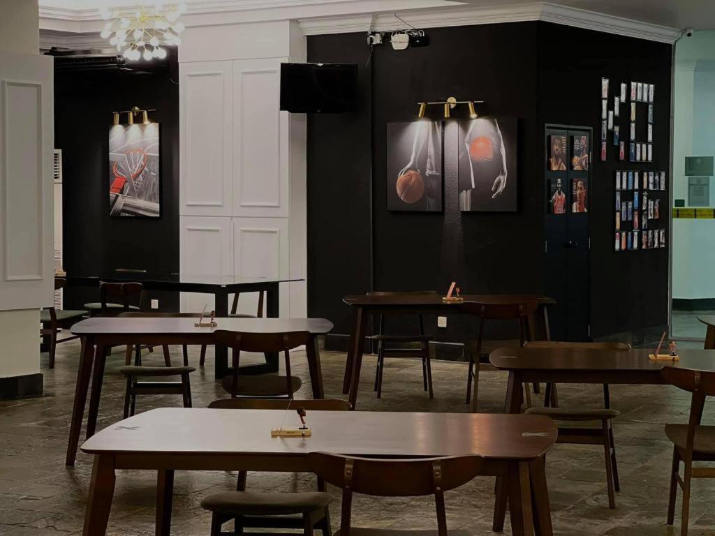 Stallions Suites Penang Jelutong Exteriör bild