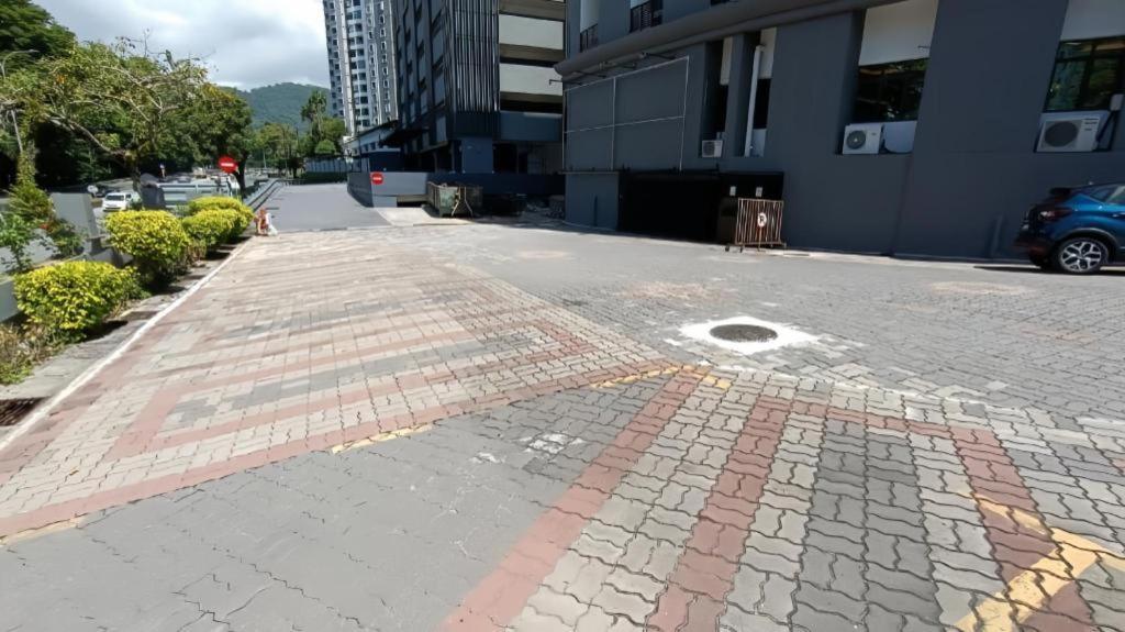 Stallions Suites Penang Jelutong Exteriör bild