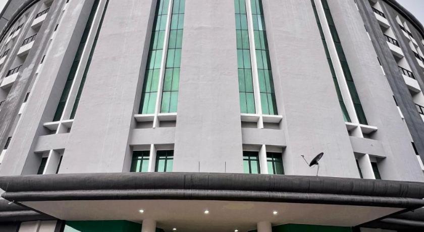 Stallions Suites Penang Jelutong Exteriör bild