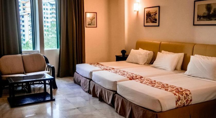 Stallions Suites Penang Jelutong Exteriör bild