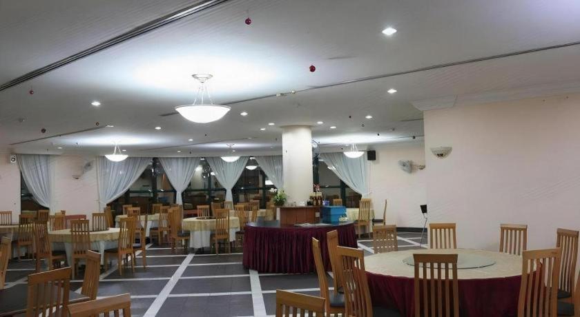 Stallions Suites Penang Jelutong Exteriör bild