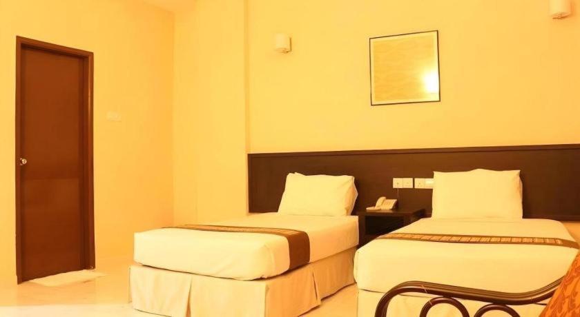 Stallions Suites Penang Jelutong Exteriör bild
