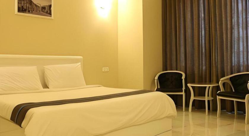 Stallions Suites Penang Jelutong Exteriör bild