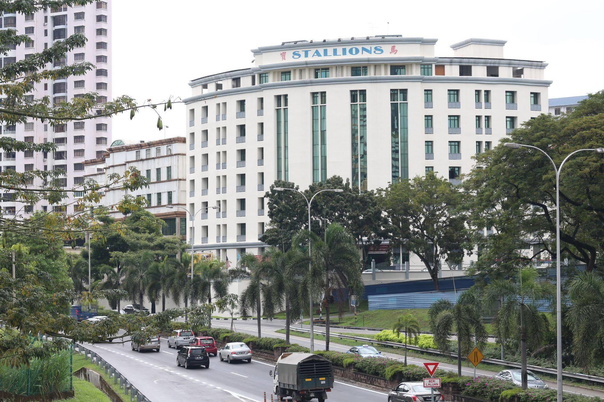 Stallions Suites Penang Jelutong Exteriör bild